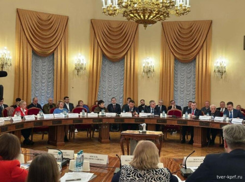 Круглый стол за сохранение поселкового уровня МСУ провели коммунисты в Госдуме